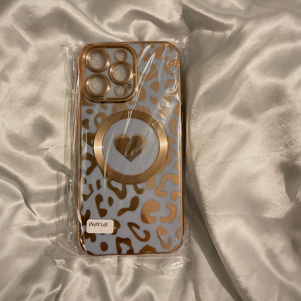 NEW!! Iphone 14 Pro Max Heart Case